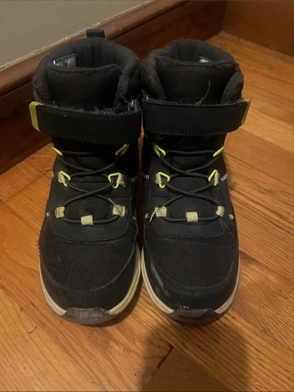 Kids size 12 winter boot with Velcro strap